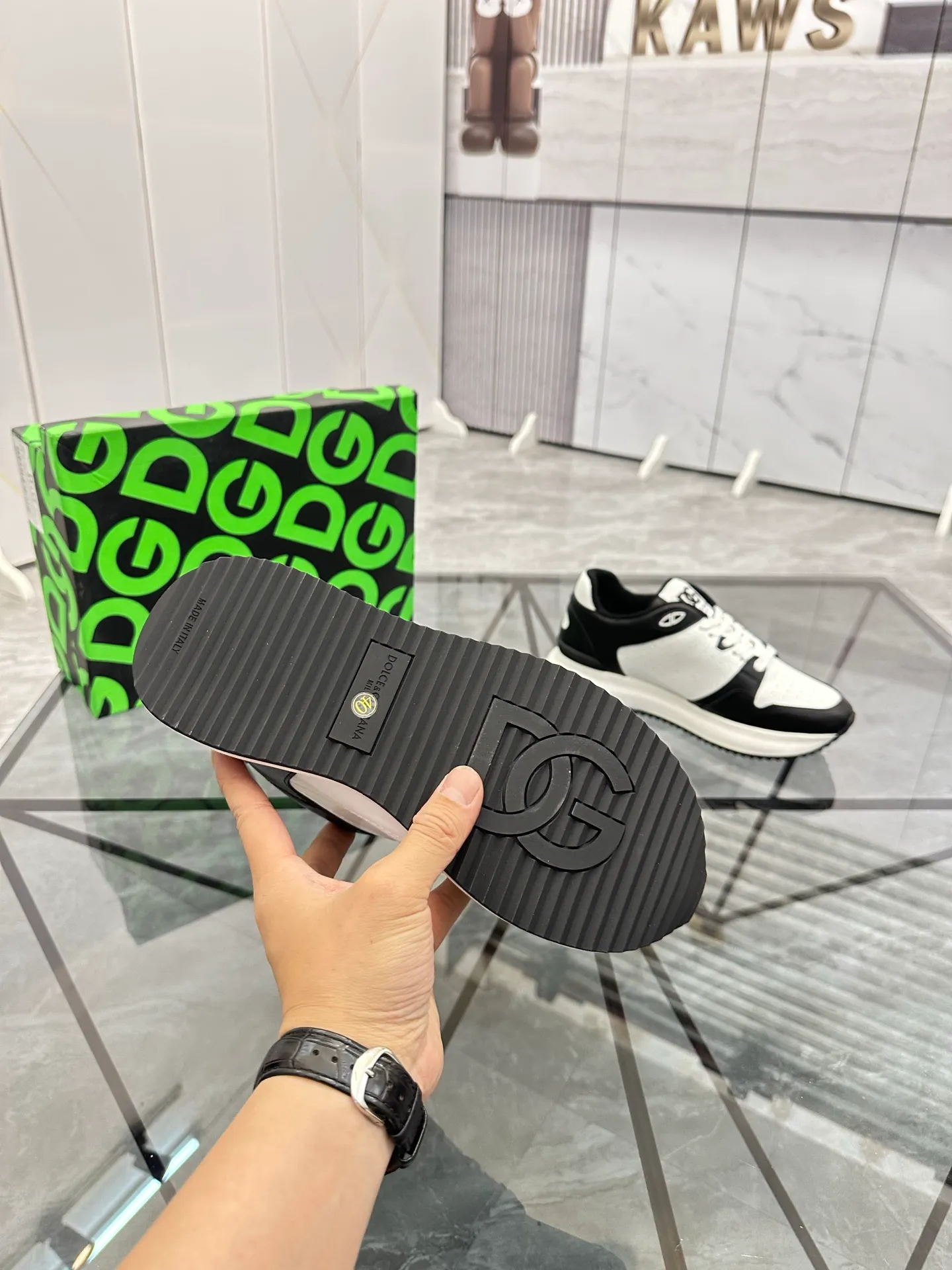 Men's shoes: 💰P500¥ Product trademark: DG "Dolce & Gabbana*" low-top sneakers Regular size: 38-44 (can be customized to 45.46.) Product materials: Upper imported cowhide stitching original material, breathable lining, original outsole. Number: 803